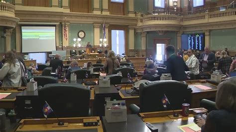 Colorado lawmakers hold late session Sunday night